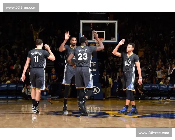 尼克斯对决勇士东西豪强碰撞引爆赛季焦点巅峰之战夜纽约旧金山篮球盛宴